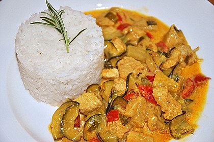 Urmelis Hähnchenbrust in Zucchini - Curry - Sahne - Sauce 2