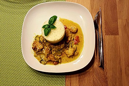 Urmelis Hähnchenbrust in Zucchini - Curry - Sahne - Sauce