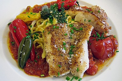 Rotbarschfilet mit Haselnusspanade, Tomatensauce und Minipaprika 5