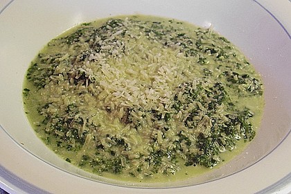 Rahmsuppe vom Feldsalat mit Parmesan