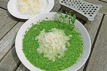 Rahmsuppe vom Feldsalat mit Parmesan 1