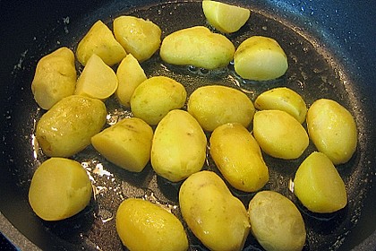 Tatarfrikadellen mit buntem Gem&uuml;se und R&ouml;stkartoffeln 1