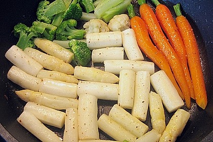 Tatarfrikadellen mit buntem Gem&uuml;se und R&ouml;stkartoffeln 2