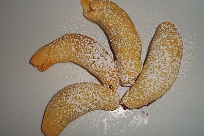Rumänische Nusshörnchen aus Sauerrahmteig 11