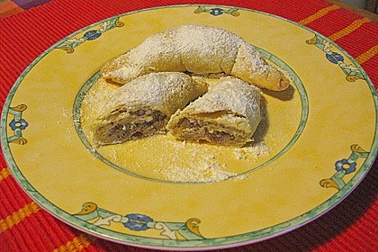 Rumänische Nusshörnchen aus Sauerrahmteig 9