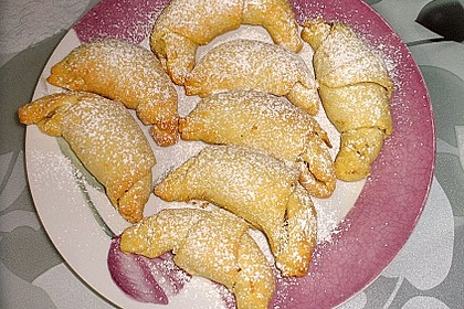 Rumänische Nusshörnchen aus Sauerrahmteig 5