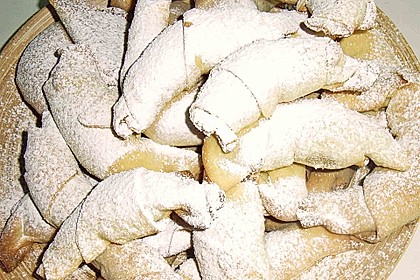 Rumänische Nusshörnchen aus Sauerrahmteig 10