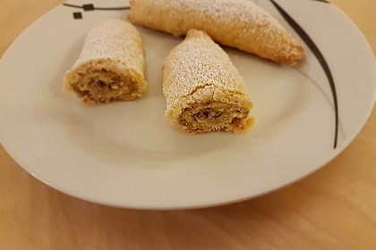 Rumänische Nusshörnchen aus Sauerrahmteig 19
