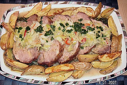 Schweinehals mit pikantem Lauchgem&uuml;se und Quittengeleesauce