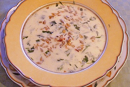 Rucolacremesuppe mit ger&ouml;steten Pinienkernen 6