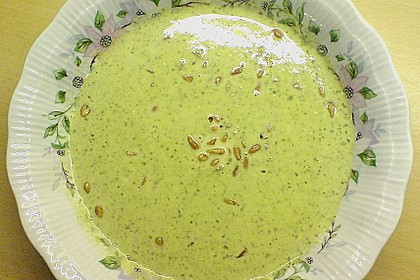 Rucolacremesuppe mit ger&ouml;steten Pinienkernen 7