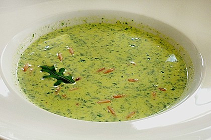 Rucolacremesuppe mit ger&ouml;steten Pinienkernen 8