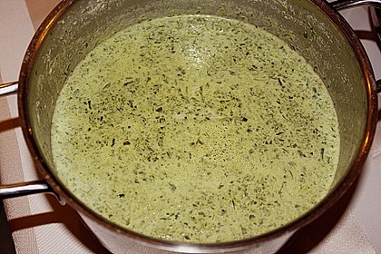 Rucolacremesuppe mit ger&ouml;steten Pinienkernen 10