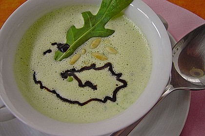 Rucolacremesuppe mit ger&ouml;steten Pinienkernen 13