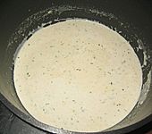 Rucolacremesuppe mit ger&ouml;steten Pinienkernen (Bild)
