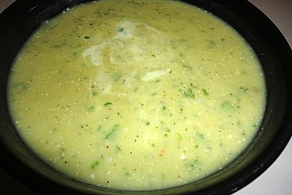 Rucolacremesuppe mit ger&ouml;steten Pinienkernen 18