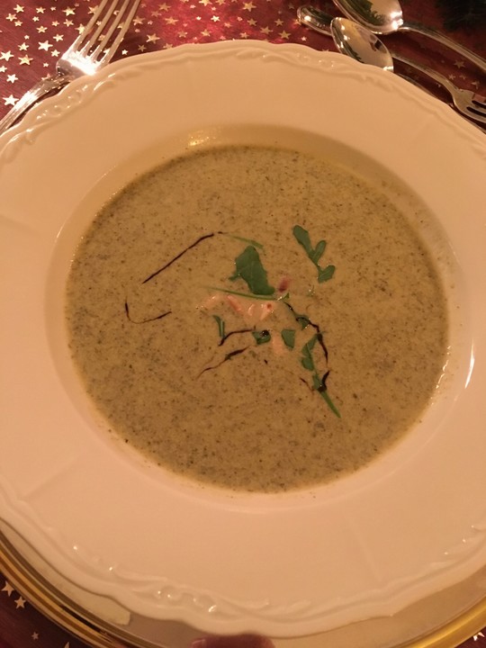 Rucolacremesuppe mit gerösteten Pinienkernen (Rezept mit Bild ...