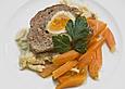 Falscher Hase mit glacierten M&ouml;hren und Sp&auml;tzle