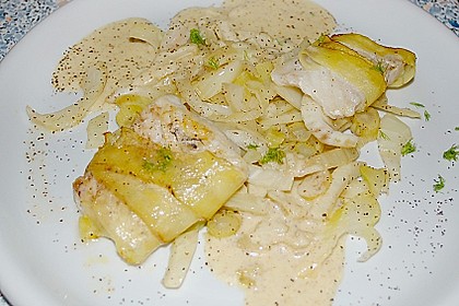 Zander im Kartoffelmantel auf Fenchelgemüse mit Senfsauce 8