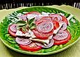 Tomate mit weichem cremigen Schafsk&auml;se