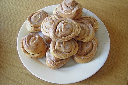 Gef&uuml;llte Hefeschnecken 6