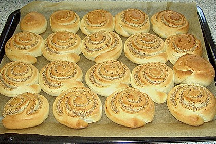 Gef&uuml;llte Hefeschnecken