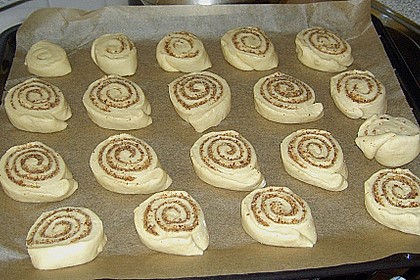 Gef&uuml;llte Hefeschnecken 1