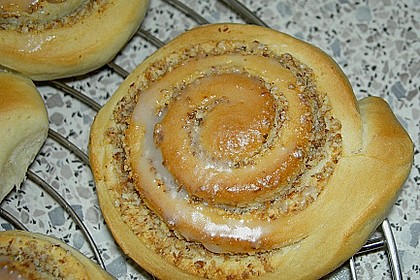 Gef&uuml;llte Hefeschnecken 2