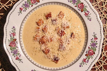Knoblauchsuppe mit Parmesan 1