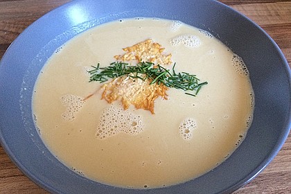 Knoblauchsuppe mit Parmesan