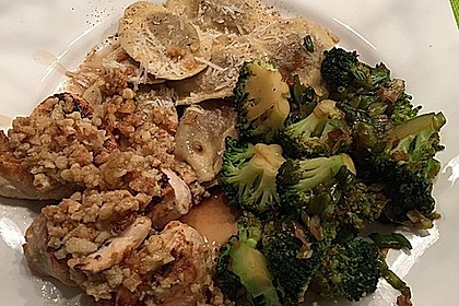 Hähnchenfilets mit Macadamia - Kruste und Brokkoli an Balsamico 2