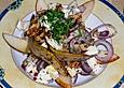 Salat mit Birnen, Zwiebeln und Blauschimmelk&auml;se