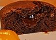 Warme Schokoladenkuchen mit Aprikosenkompott
