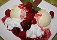Hei&szlig;e Himbeeren mit Vanilleeis