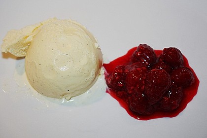 Hei&szlig;e Himbeeren mit Vanilleeis 2
