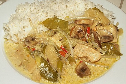 W&uuml;rziges Huhn im Tontopf