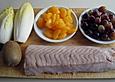 Seelachsloin mit Chicor&eacute;e und Obst in Cassissauce