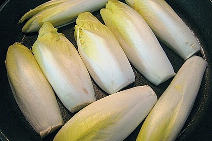 Seelachsloin mit Chicor&eacute;e und Obst in Cassissauce 2
