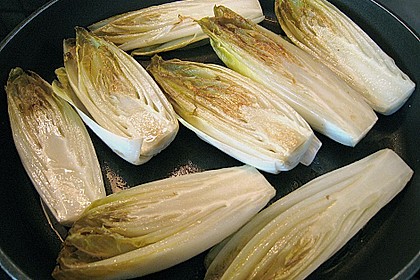 Seelachsloin mit Chicor&eacute;e und Obst in Cassissauce 3