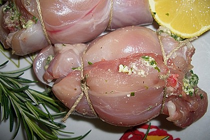 Kaninchenkeule mit Kr&auml;uter-K&auml;se F&uuml;llung