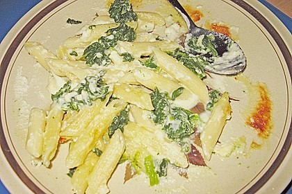 Penne mit Spinat - K&auml;se - Sauce