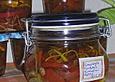 Eingelegte Tomaten mit Paprika, Zwiebeln und Knoblauch