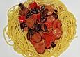 Pastasauce mit roten Bohnen und Salami