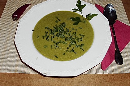 K&uuml;rbissuppe mit Kr&auml;uter - Croutons