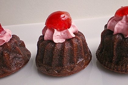 Pietras Schokoladige Kirsch - Gugelhupf 1