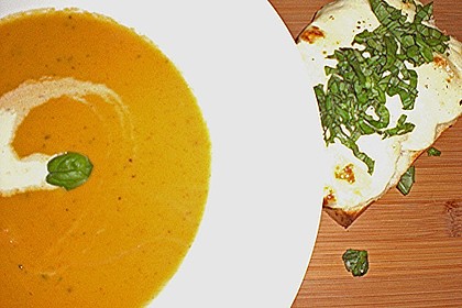 M&ouml;hrchensuppe mit Meerrettich