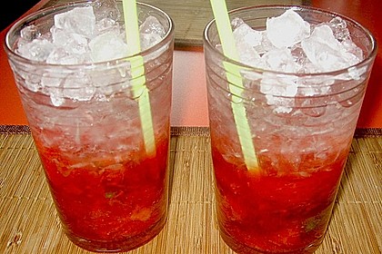 Erdbeer Caipirinha mit Limette und Cacha&ccedil;a 2