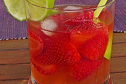 Erdbeer Caipirinha mit Limette und Cacha&ccedil;a 4