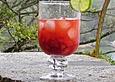 Erdbeer Caipirinha mit Limette und Cacha&ccedil;a