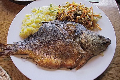Karpfen in Weinsud
